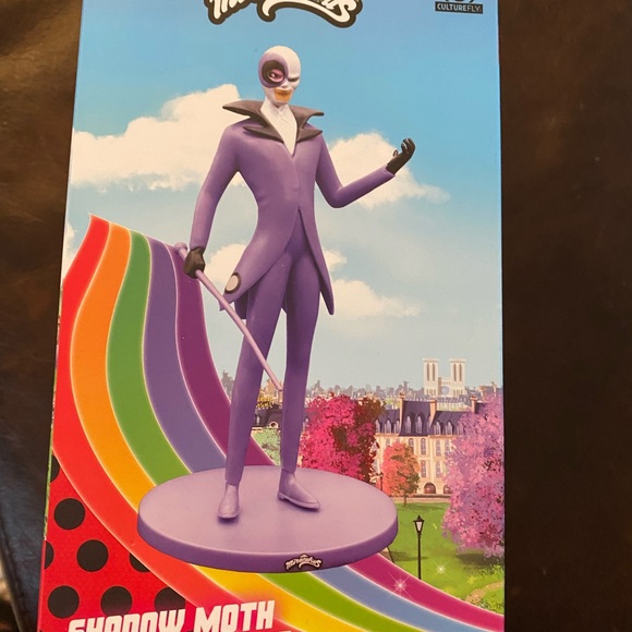 Brand New Shadow/Hawk Moth Vinyl Figure - Picture 2 of 8